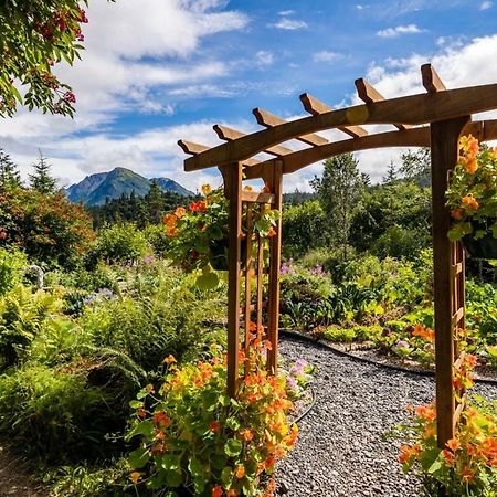 Stillpoint Lodge - All-Inclusive Halibut Cove Exterior photo