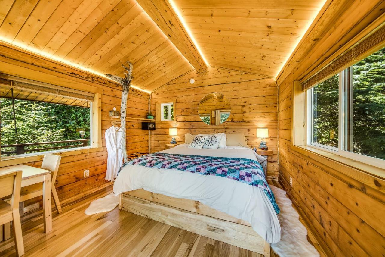 Stillpoint Lodge - All-Inclusive Halibut Cove Exterior photo