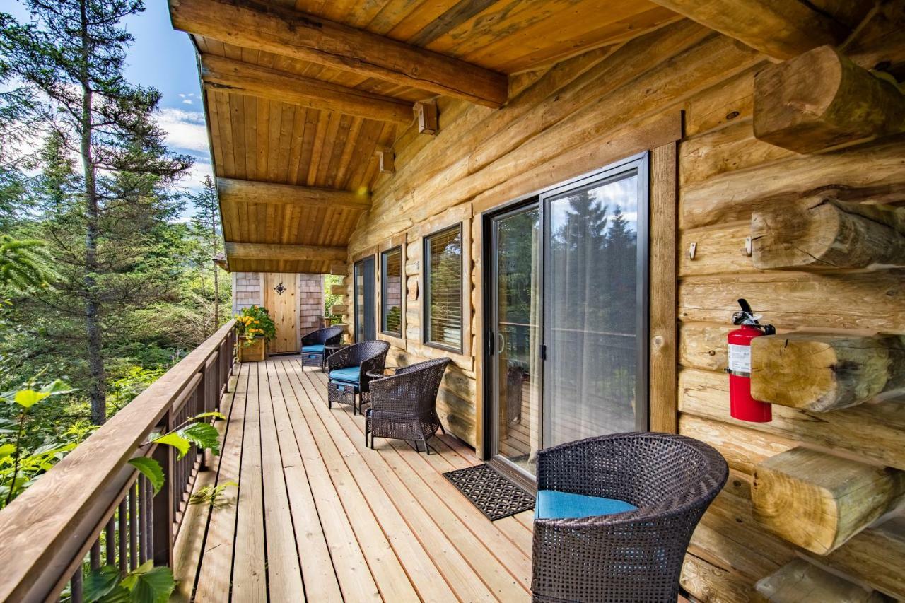 Stillpoint Lodge - All-Inclusive Halibut Cove Exterior photo
