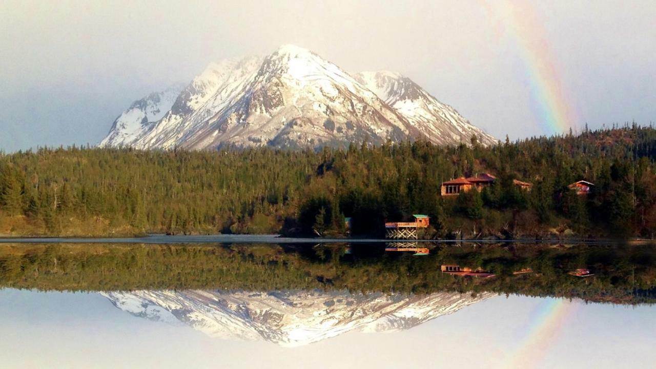 Stillpoint Lodge - All-Inclusive Halibut Cove Exterior photo