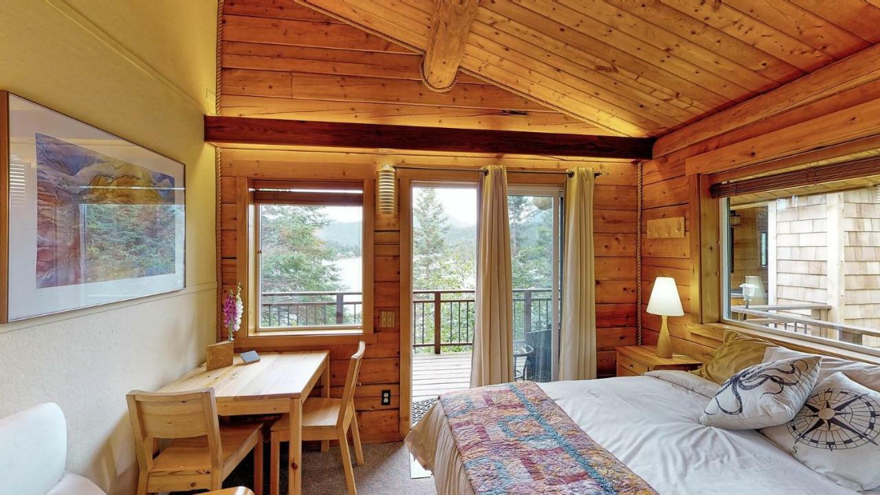 Stillpoint Lodge - All-Inclusive Halibut Cove Exterior photo