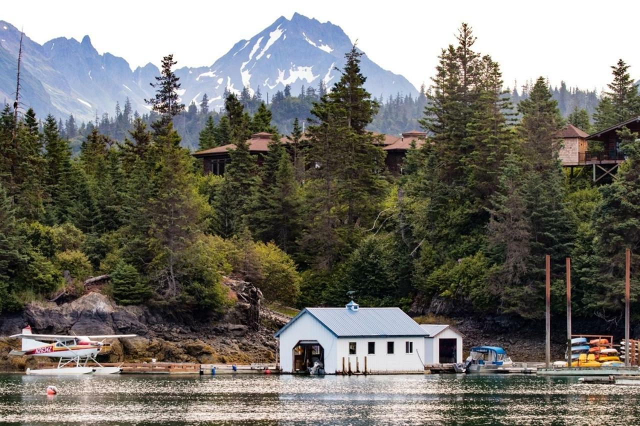 Stillpoint Lodge - All-Inclusive Halibut Cove Exterior photo