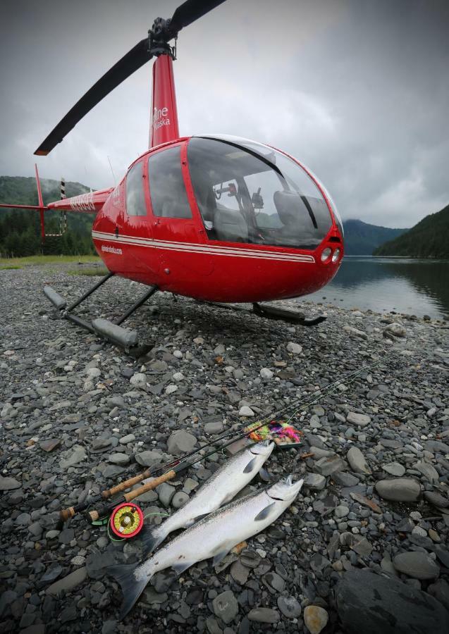 Stillpoint Lodge - All-Inclusive Halibut Cove Exterior photo