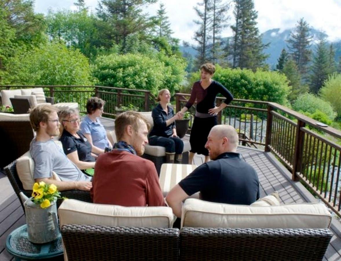 Stillpoint Lodge - All-Inclusive Halibut Cove Exterior photo